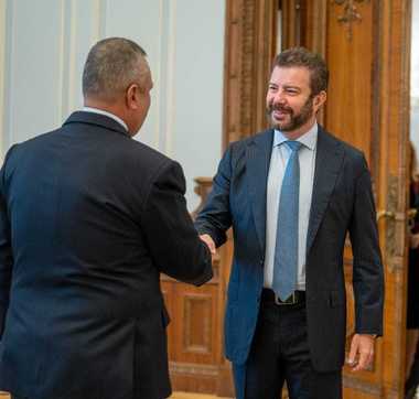 Nicolae Ciucă, întâlnire cu reprezentanţii UiPath: Esenţial pentru dezvoltarea capitalului românesc este să oferim un cadru fiscal predictibil şi eficient, care să asigure oportunităţi pentru mediul de afaceri