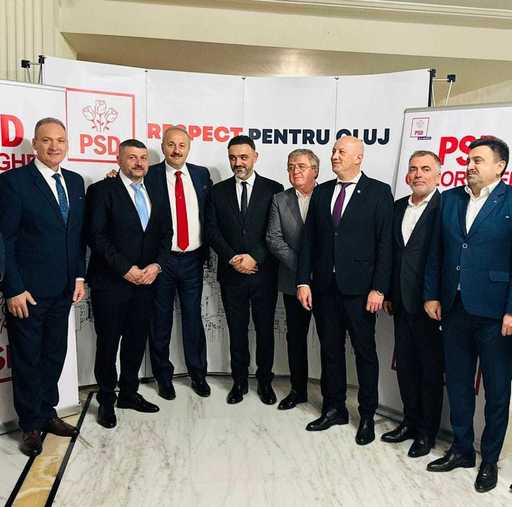Dezbatere cu fast cu tema „Social-democraţia în comunitate” la un hotel de cinci stele din Cluj. Meniul avea antet cu sigla partidului şi a inclus creveţi, ruladă de curcan, vită Stroganoff şi muşchiuleţ de porc
