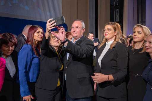 Nicolae Ciucă: Noi, liberalii, trebuie să ne ghidăm după un singur principiu - ceea ce spunem să şi facem. Tot ceea ce ne angajăm să şi îndeplinim, iar atunci când nu am reuşit, să recunoaştem. Pentru că e nevoie de onestitate pentru a primi încredere