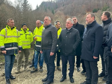 Nicolae Ciucă, după ce a vizitat noul pod de la Dâmbovicioara, în judeţul Argeş: Vechiul pod a fost construit în anul 1886 şi reuşim ca, la 137 de ani, să dăm în folosinţă un pod nou şi modern