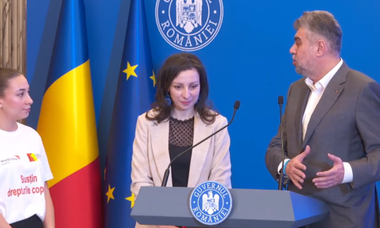 Marcel Ciolacu,  la semnarea primelor contracte din PNRR, pentru reţele de centre de zi destinate sprijinirii copiilor expuşi riscului de a fi separaţi de familie: România nu poate creşte dacă toţi copiii care se nasc aici nu au şanse egale