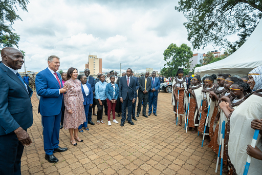 Preşedintele Iohannis ajunge în Senegal, ultima etapă a turneului său african. Marţi vizitează Asociaţia pentru protejarea copiilor cu deficienţe mintale, miercuri merge în Insula Gorée, aflată în patrimoniul UNESCO, joi e primit de omologul senegalez