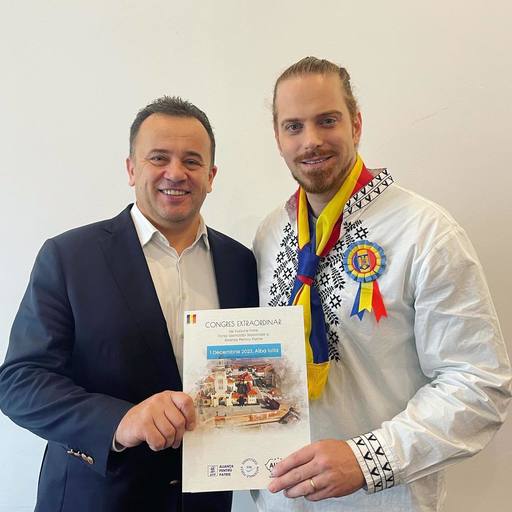 Liviu Pop şi Ilan Laufer au organizat, de Ziua Naţională, Congresul Extraordinar de Fuziune prin Absorbţie, „pentru a-şi uni puterile în cadrul Alianţei AUR  în vederea câştigării tuturor alegerilor din 2024”