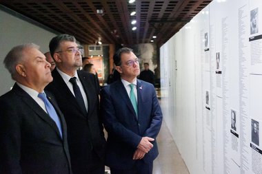 Marcel Ciolacu, vizită la Muzeul Memorial al Holocaustului din SUA: E un memento puternic. Trebuie să ne angajăm cu toţii pentru a avea grijă ca istoria să nu se repete - VIDEO