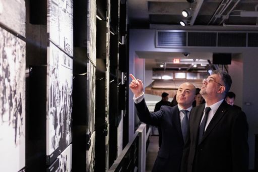 Ambasadorul României în SUA afirmă că a fost exclus de la întâlnirile politice ale lui Ciolacu - Domnul prim-ministru a considerat că nu e necesară participarea reprezentanţilor ambasadei la întâlnirile politice din următoarele zile / Replica lui Ciolacu
