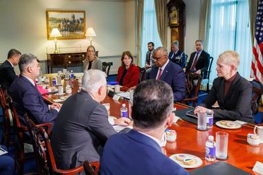 UPDATE - Premierul Marcel Ciolacu, întrevedere cu Lloyd Austin, secretarul american al apărării, la Washington / Discuţii privind războiul din Ucraina, situaţia de securitate de la Marea Neagră şi investiţiile în apărare