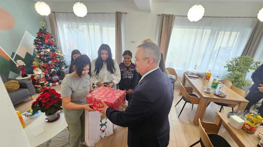 Preşedintele PNL Nicolae Ciucă, în vizită la un centru de copii din Ilfov: Învăţaţi să aveţi ambiţie!