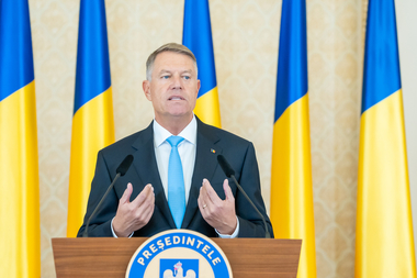 Klaus Iohannis: Legea fundamentală ne oferă cadrul optim pentru consolidarea contractului social dintre cetăţeni şi stat. În lupta împotriva extremismului şi a populismului, educaţia civică este la fel de importantă precum textul constituţional