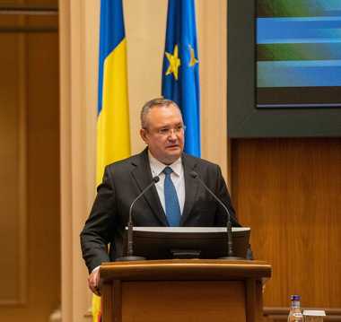 Nicolae Ciucă: Este nevoie să ne protejăm zi de zi Constituţia împotriva oricăror mişcări politice care îi subminează valorile fundamentale