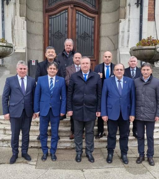UPDATE - Primarul din Alba Iulia, Gabriel Pleşa, ales în 2020 din partea USR, se întoarce în PNL: Când ai ocazia să te întorci la rădăcini, la matca în care te-ai format ca om politic, nu poate fi vorba de traseism / Reacţia lui Nicolae Ciucă