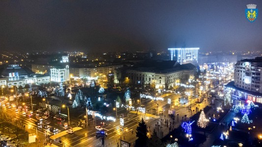 Târgul de Crăciun din Ploieşti se va deschide vineri, cu mai mult de o săptămână întârziere faţă de alte oraşe / Primarul Andrei Volosevici reclamă un boicot din partea majorităţii PNL-USR din Consiliul Local care a refuzat să voteze bugetul