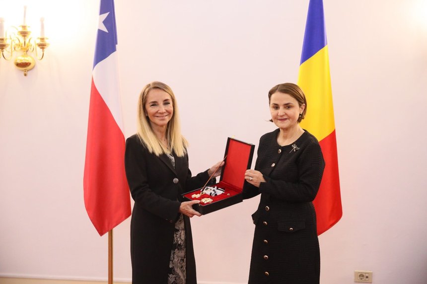 Luminiţa Odobescu a înmânat ambasadorului Republicii Chile la Bucureşti Ordinul Naţional pentru Merit în grad de Mare Cruce, conferit de preşedintele Iohannis: Anul 2023, un reper de vârf în parcursul dialogului şi al cooperării româno-chiliene