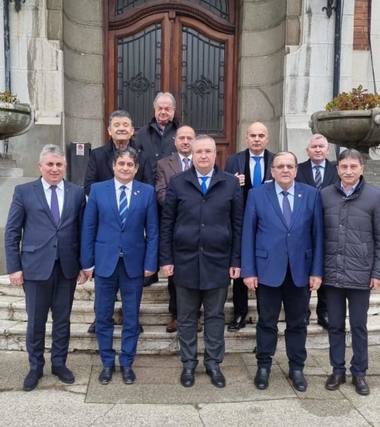 USR Alba solicită prefectului să constate încetarea de drept a mandatului primarului municipiului Alba Iulia, Gabriel Pleşa, după ce acesta a anunţat că se întoarce „la matcă”, în PNL. Pleşa a fost ales în 2020 din partea USR
