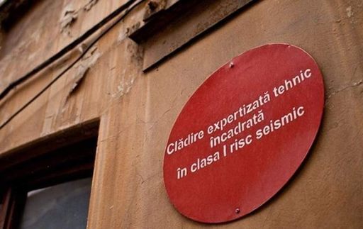 Deputaţii au adoptat un proiect pentru accelerarea măsurilor instituite de către autorităţi cu privire la siguranţa cetăţenilor şi a clădirilor cu risc seismic / Legea merge la promulgare