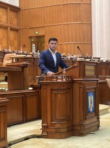 Adrian Cozma (PNL), la votul iniţiativelor privind autonomia Ţinutului Secuiesc: Premierul trebuia să semneze demiterea tuturor prefecţilor, subprefecţilor şi demnitarilor numiţi de UDMR. Este clar o înţelegere PSD- UDMR