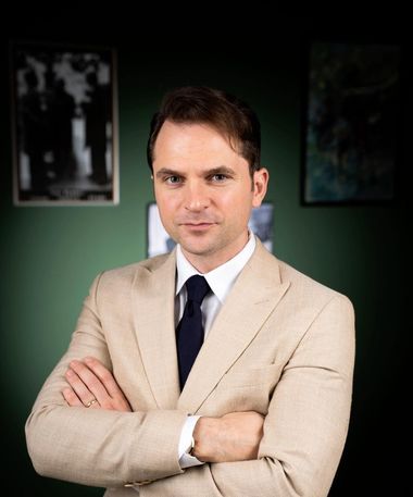 Sebastian Burduja anunţă  finalizarea a două mari apeluri de investiţii din PNRR: producţie de energie regenerabilă (solar, eolian) şi producţie hidrogen: La stat, cel puţin la noi, nu se stă. Se munceşte pe brânci. Inclusiv azi