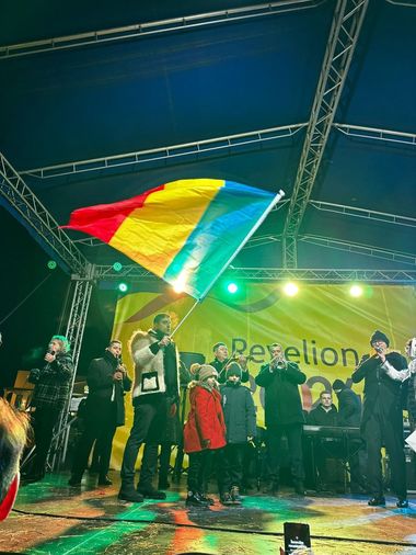 AUR a organizat spectacol de Revelion la Gura Humorului, în Bucovina. George Simion: Anul 2024 o să fie anul victoriei!