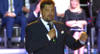 Claudiu Tîrziu, despre produsele împărţite de AUR prin Caravana Medicală: Nu este nicio ilegalitate atâta vreme cât nu am cheltuit bani publici pentru a face cadouri / Noi am făcut partea politică, Asociaţia Medici pentru Sate şi-a făcut partea ei