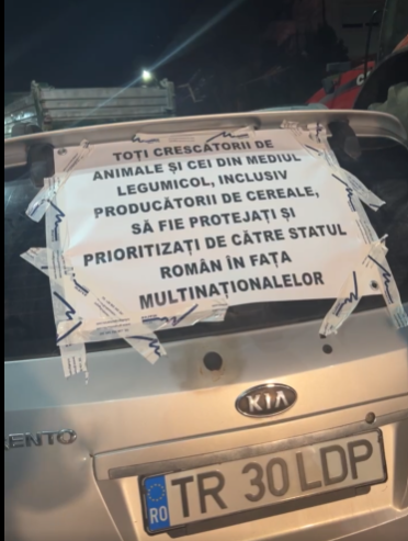 UPDATE - Liderul AUR, la protestul transportatorilor blocaţi la Chiajna / Unii dintre ei i-au cerut să plece şi l-au acuzat că urmăreşte doar câştigarea de voturi / Ce transmite formaţiunea

