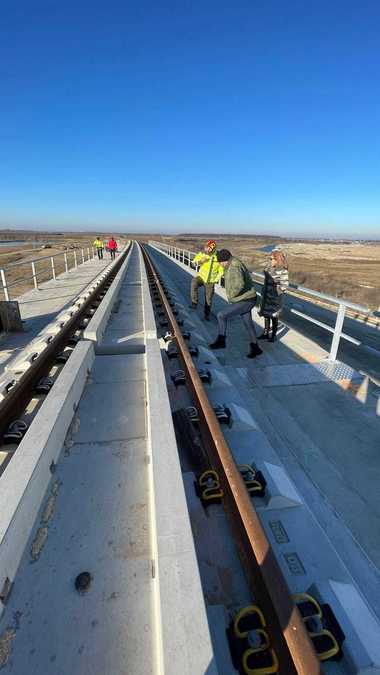 Robert Cazanciuc: Carol I, calea ferată şi Mănăstirea Comana. Cel mai mare viaduct de cale ferată aflat în lucru în România, 1.3 kilometri, va fi gata în luna martie