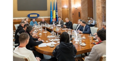 Ciolacu, după întâlnirea cu transportatorii şi fermierii: După ce am centralizat doleanţele, trebuie să găsim soluţiile, în grupuri de lucru din care să facă parte toţi cei care cunosc în detaliu fiecare nemulţumire semnalată / Protestele continuă