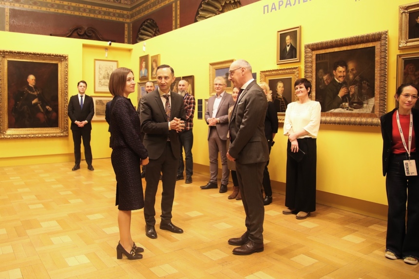 Maia Sandu a vizitat expoziţia Brâncuşi de la Muzeul Naţional de Artă din Timişoara - FOTO