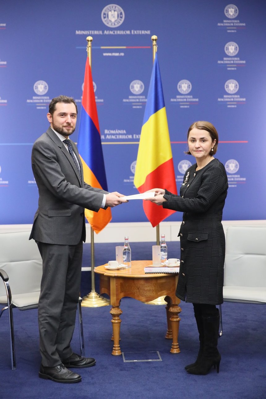 Ambasadorul agreat al Republicii Armenia în România, Tigran Galtsyan, primit de ministrul de Externe, Luminiţa Odobescu, cu ocazia prezentării copiilor scrisorilor de acreditare