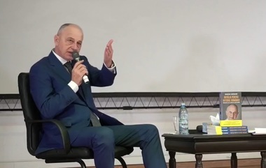 Geoană: Vor fi ani mulţi de investiţii pentru a recupera decalajul pe care îl avem, inclusiv pentru Armata română, pentru multe alte armate / Au crezut că viaţa este linistită, calmă şi frumoasă şi uite că nu este