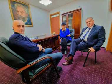 Alina Gorghiu, şedinţă cu echipa de campanie a PNL Argeş: Aducem oameni noi şi punem Argeşul la cale / Ni s-a alăturat un om de calitate extraordinară: Iulian Sârbu, care, timp de 14 ani, a condus Brigada de Combatere a Criminalităţii Organizate Piteşti

