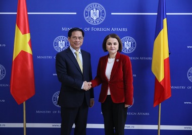 Luminiţa Odobescu, întâlnire cu omologul vietnamez / Se discută noi oportunităţi de cooperare în domenii precum comerţ, cultură şi educaţie, digitalizare, securitate cibernetică, medicină şi farmacie