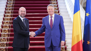 Iohannis: În discuţia telefonică avută cu Charles Michel, preşedintele Consiliului European, am subliniat din nou că este imperativ să continuăm sprijinul nostru financiar şi multidimensional pentru Ucraina 