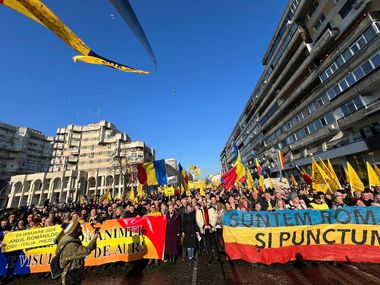 AUR anunţă că peste 4.000 de persoane au participat la Marşul Unirii, din Piaţa Unirii până în faţa Palatului Culturii din Iaşi