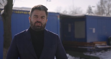 Un consilier general al Capitalei de la PSD îl acuză pe Ciprian Ciucu  că plăteşte 30.000 euro lunar pe nişte containere în care să înveţe elevii, chiar dacă renovarea Colegiului Tehnic „Gheorghe Asachi” e finalizată