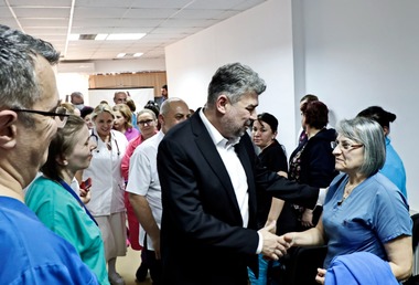 Premierul Marcel Ciolacu: Am decis să reduc la maximum timpul alocat festivităţilor oficiale, românii nu mai aşteaptă de la liderii lor tăieri de panglici şi hore, ci soluţii concrete şi oneste 