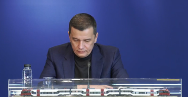 Grindeanu: Valoarea contractelor semnate pentru achiziţia de trenuri noi este de 9,9 miliarde de lei, pentru 119 rame şi 16 locomotive electrice / Faptul că nu s-au cumpărat trenuri noi în România de 20 şi ceva de ani se vede în confortul cetăţenilor