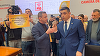 Protest AUR în sala în care are loc şedinţa conducerii PSD, la Parlament, faţă de intenţia Guvernului de a comasa alegerile europarlamentare cu cele locale / Schimb de replici între George Simion şi Alfred Simonis