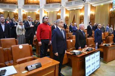 Andronache: Priorităţile legislative ale PNL sunt proiectele care combat traficul de droguri, neimpozitarea pensiilor până la 3.000 lei, eliminarea dublei impozitări a acumulărilor la pilonul II de pensii şi interzicerea publicităţii la jocurile de noroc
