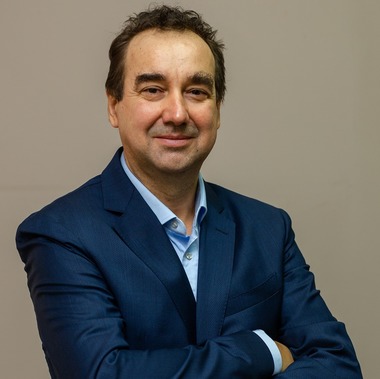 Europarlamentarul Tudor Ciuhodaru a pierdut susţinerea filialei PSD Iaşi pentru un nou mandat. PSD Iaşi îl propune pe medicul Lucian Eva, manager la Spitalul de Neurochirurgie Iaşi
