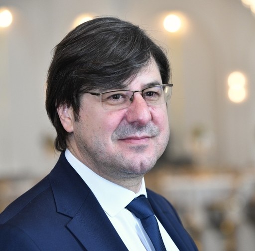 Dumitru Tudone, apropiat al lui Iulian Dumitrescu şi loial acestuia, preia atribuţiile de preşedinte al Consiliului Judeţean Prahova, după ce DNA i-a interzis lui Dumitrescu să exercite funcţia