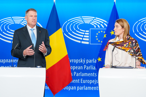Klaus Iohannis: Patru runde de alegeri este foarte mult. Eu nu sunt împotriva unor comasări de alegeri, dacă se face bine, dacă se organizează din timp şi se anunţă, este o metodă de a reduce numărul de scrutine