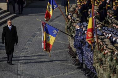 Iohannis: Serviciul militar obligatoriu nu mi s-a părut un lucru grozav. Eu sunt dintr-o generaţie care a fost obligată să facă Armata. Nu este fezabil