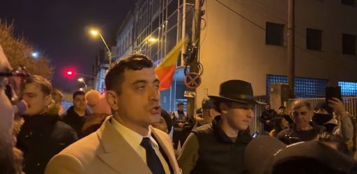 UPDATE - George Simion, la protestul AUR de la Timişoara: Dacă ei vor să omoare democraţia în România, atunci mesajul nostru este că mergem până la capăt ca la Timişoara 1989 / Reacţia PSD - FOTO / VIDEO