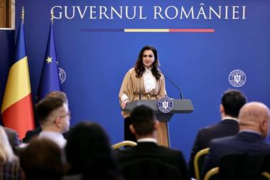 Natalia Intotero: România se confruntă cu o scădere drastică a ratei natalităţii, lucrăm intens pentru pregătirea unui cadru legislativ care să ofere posibilitatea unor noi măsuri de susţinere a familiei, pentru creşterea natalităţii