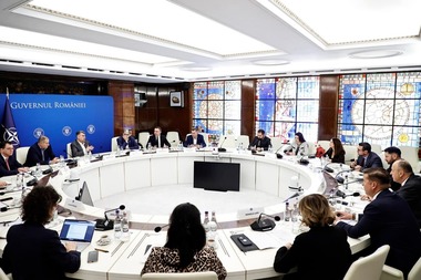 Premierul Ciolacu, după întâlnirea cu reprezentanţii mediului de afaceri: Firmele româneşti nu sunt interesate deloc de comasare, ci de soluţiile pentru dezvoltare / Ne-au arătat, cu exemple, şi unde cred că lucrurile nu merg bine
