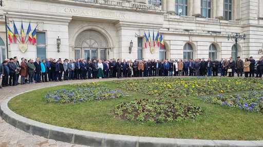 AUR: Peste 150 de primari, viceprimari, consilieri locali şi judeţeni din PNL şi PSD au venit alături de noi, în semn de protest faţă de negocierile pentru comasarea alegerilor / Protest anunţat şi în faţa Autorităţii Electorale Permanente