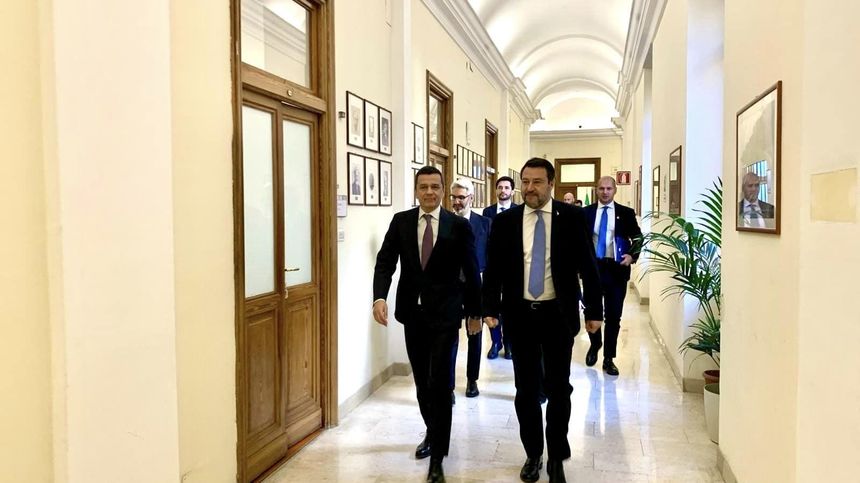 Sorin Grindeanu, întâlnire cu ministrul italian al Transporturilor – S-a discutat despre noi proiecte care să asigure interconectarea rutieră pe ruta Marea Baltică- Marea Neagră- Marea Egee şi despre firmele italieneşti care au contracte în România