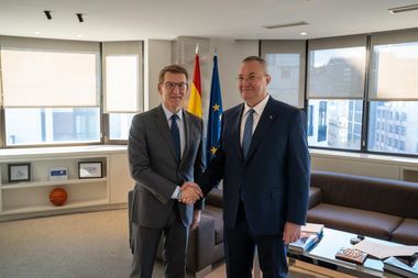 Nicolae Ciucă, întâlnire cu Alberto Núñez Feijóo, preşedintele Partidului Popular din Spania: L-am rugat ca partidul său să sprijine acordarea dublei cetăţenii pentru români şi să îndrepte regimul de taxare la care este supusă Biserica Ortodoxă