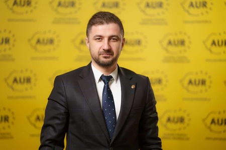 Deputatul AUR Adrian Axinia a depus plângere împotriva judecătoarei CCR Mihaela Ciochină, pentru că ar fi negociat la Cotroceni comasarea alegerilor
