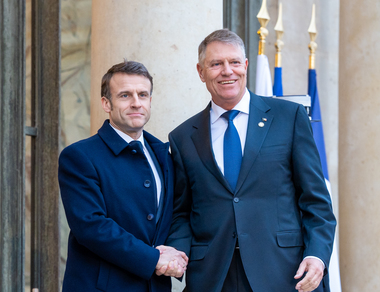 Iohannis, la reuniune de lucru privind războiul de agresiune al Rusiei împotriva Ucrainei de la Paris, găzduită de Macron: Prin susţinerea Ucrainei ne protejăm libertatea şi democraţia