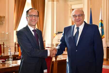 Preşedintele CCR, discuţii cu ambasadorul Germaniei la Bucureşti despre posibilitatea unei întâlniri bilaterale, în Capitală, cu judecătorii de la Curtea Constituţională Federală
